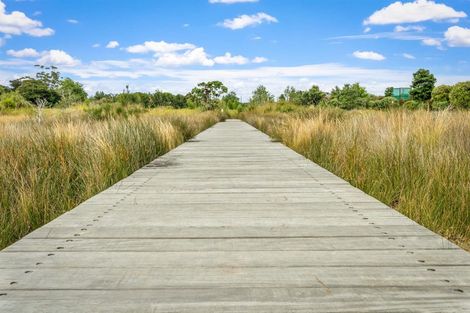 Photo of property in 19 Sandpiper Avenue, Point Wells, 0986