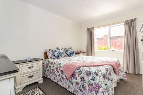 Photo of property in 6 Royal Oak Drive, Kelvin Grove, Palmerston North, 4414