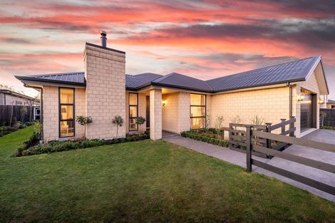 Photo of property in 11 O'rourke Place, Casebrook, Christchurch, 8051