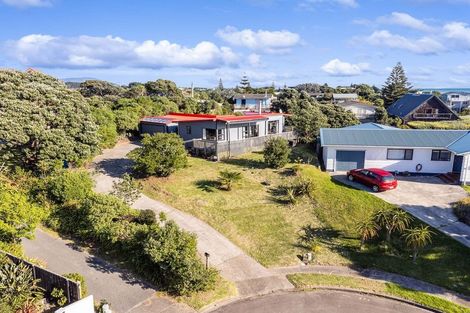 Photo of property in 16 Frances Street, Waikanae Beach, Waikanae, 5036