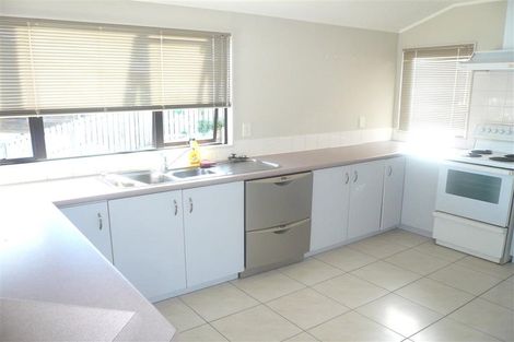 Photo of property in 23 Miriam Corban Heights, Henderson, Auckland, 0612