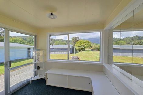 Photo of property in 44 Aylmer Street, Ross, 7812