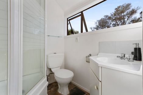 Photo of property in 1048 Scenic Drive North, Swanson, Auckland, 0816