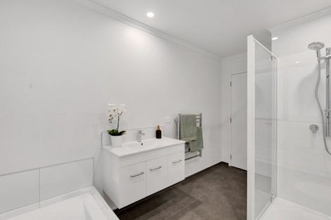 Photo of property in 10a Winstone Place, Highlands Park, New Plymouth, 4312