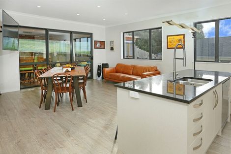 Photo of property in 10 Blewitt Court, Swanson, Auckland, 0614