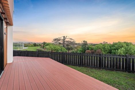 Photo of property in 28 Catalina Avenue, Rosehill, Papakura, 2113