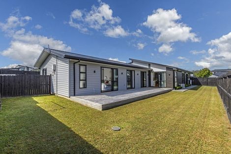 Photo of property in 18 Madden Avenue, Kumeu, 0810
