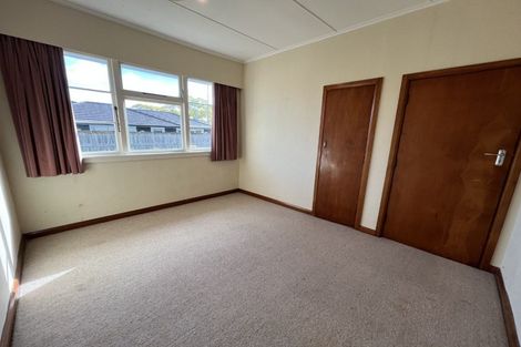 Photo of property in 28 Pahiatua Street, Hokowhitu, Palmerston North, 4410