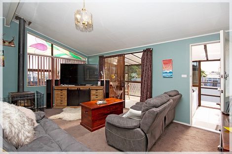 Photo of property in 27 Nuku Street, Tangimoana, 4822