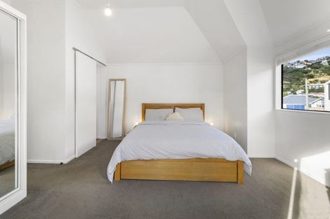 Photo of property in 1/163 Queens Drive, Lyall Bay, Wellington, 6022