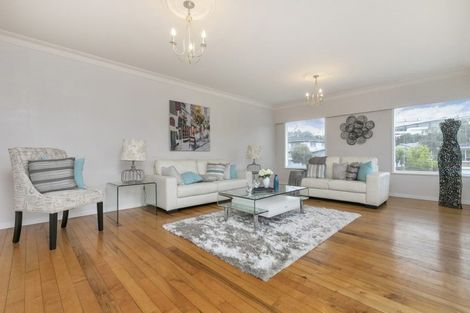 Photo of property in 1 Downing Street, Glenfield, Auckland, 0629