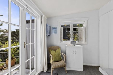 Photo of property in 28 Beacon Hill Road, Strathmore Park, Wellington, 6022