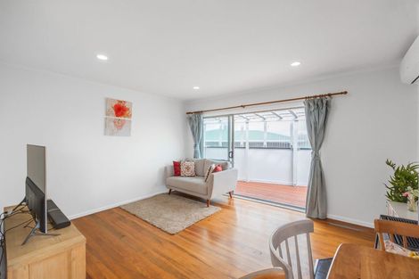 Photo of property in 1/12 Seaview Road, Glenfield, Auckland, 0629