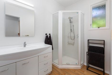 Photo of property in 5 Sunset Terrace, Waikanae Beach, Waikanae, 5036