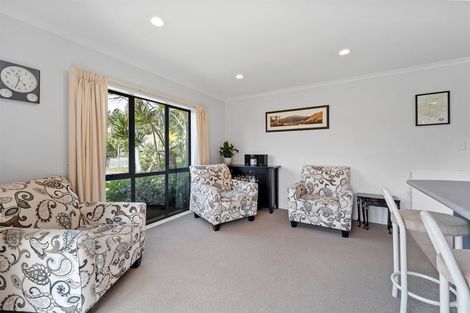 Photo of property in 17 Kate Sheppard Avenue, Torbay, Auckland, 0630