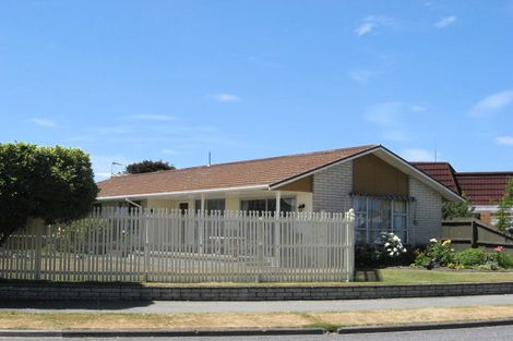 Photo of property in 32 Delaware Crescent, Russley, Christchurch, 8042