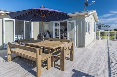 Photo of property in 35 Marine Parade South, Foxton Beach, Foxton, 4815