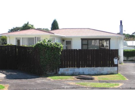 Photo of property in 5 Denyer Place, New Lynn, Auckland, 0600