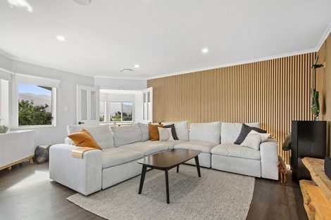 Photo of property in 125 Woodman Drive, Tawa, Wellington, 5028