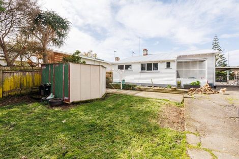 Photo of property in 42 Shamrock Street, Takaro, Palmerston North, 4412
