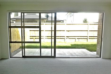 Photo of property in 14 Purchas Hill Drive, Stonefields, Auckland, 1072