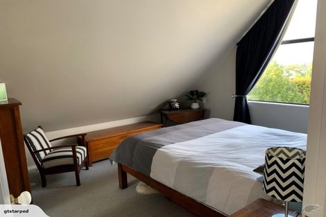 Photo of property in 2/5 Holland Road, Hillcrest, Auckland, 0627