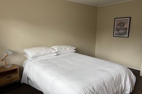 Photo of property in 6a Tatua Place, Conifer Grove, Takanini, 2112