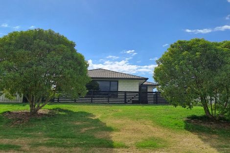 Photo of property in 15 Ponga Place, Papamoa Beach, Papamoa, 3118