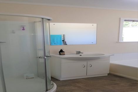 Photo of property in 18 Tonkin Drive, Sunnynook, Auckland, 0620