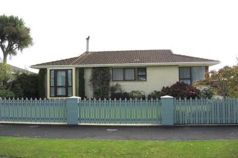 Photo of property in 19 La Perouse Place, Northcote, Christchurch, 8052