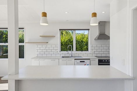 Photo of property in 32 Sylvan Avenue, Waikanae, 5036