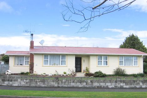 Photo of property in 2 Croxley Place, Terrace End, Palmerston North, 4410