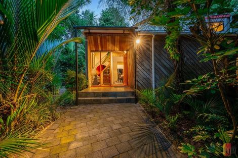 Photo of property in 14 Kingsclere Place, Goodwood Heights, Auckland, 2105