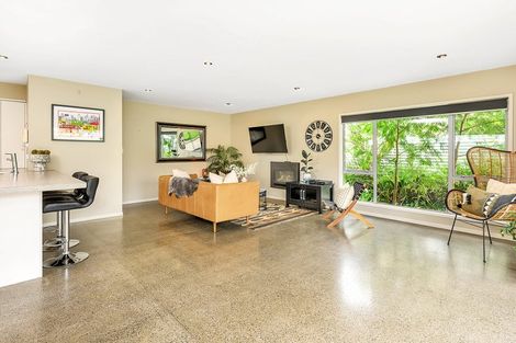 Photo of property in 71 Hine Street, New Plymouth, 4310