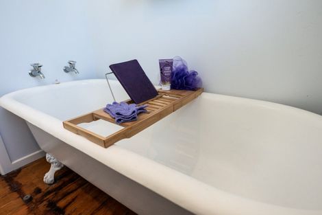 Photo of property in 43 Collins Road, Melville, Hamilton, 3206