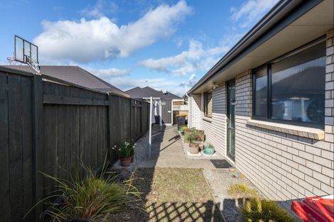 Photo of property in 8 Cleveland Heights, Kelvin Grove, Palmerston North, 4414