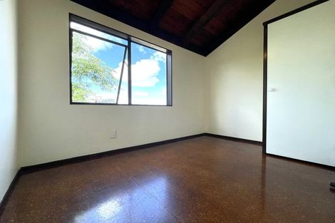 Photo of property in 1/64 Mirrabooka Avenue, Botany Downs, Auckland, 2010