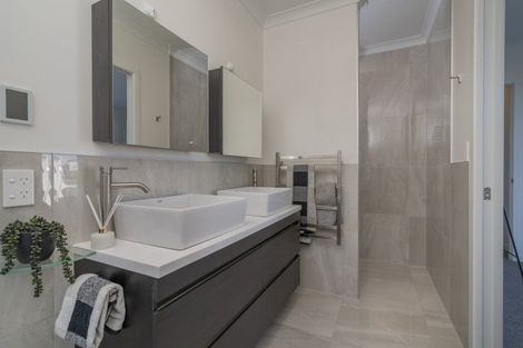 Photo of property in 35 Awatea Drive, Whitianga, 3510