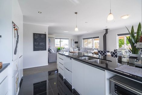 Photo of property in 120 Main Road, Waikanae, 5036