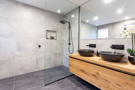 Photo of property in 10 Bayview Crescent, Duvauchelle, 7581