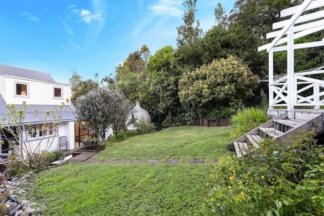 Photo of property in 552 Scenic Drive, Waiatarua, Auckland, 0612