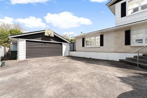 Photo of property in 2 King Richard Place, Browns Bay, Auckland, 0630