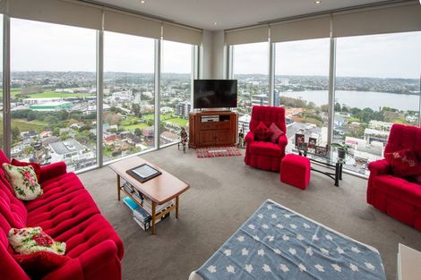 Photo of property in Sentinel Apartments, 2004/3 Northcroft Street, Takapuna, Auckland, 0622