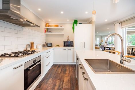 Photo of property in 10 Mahia Lane, Waikanae, 5036