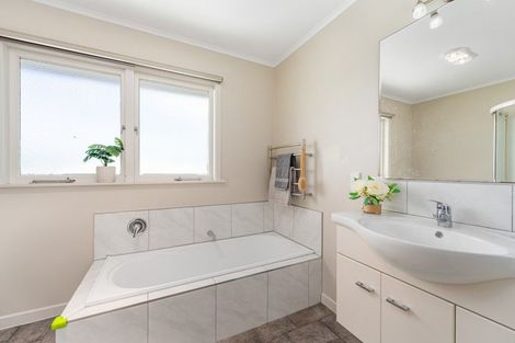 Photo of property in 2 Squires Place, Awapuni, Palmerston North, 4412
