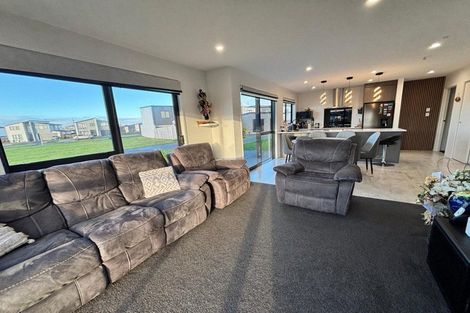 Photo of property in 5 Poutawa Lane, Clarks Beach, 2122