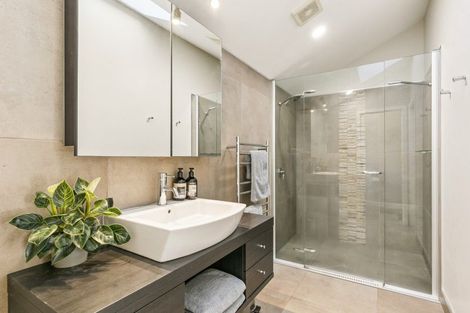 Photo of property in 16 Narbada Crescent, Khandallah, Wellington, 6035