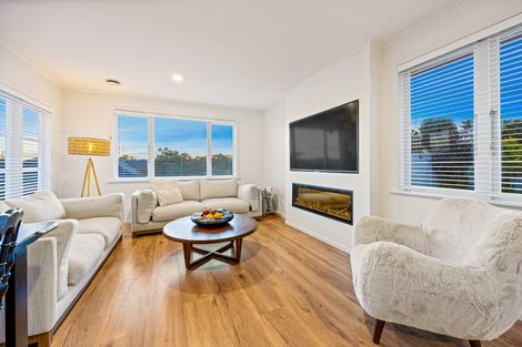 Photo of property in 1/30 Selwyn Crescent, Forrest Hill, Auckland, 0620