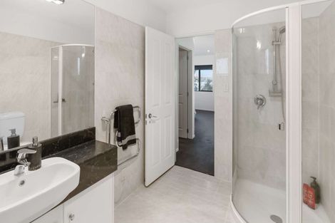 Photo of property in 4 Tupara Crescent, Kawaha Point, Rotorua, 3010