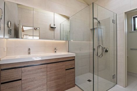 Photo of property in 1 Garland Terrace, Kelvin Heights, Queenstown, 9300